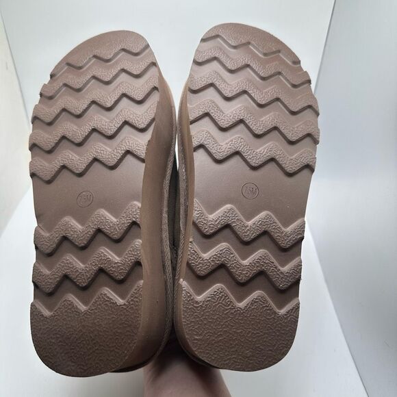 CUSHIONAIRE Women's Genuine Suede Cozy Mule Platform +Memory Foam 7.5 BROWN NWT - Picture 5 of 7